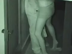 دختر در لباس صورتی ن ...
