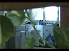 زن نوجوان با پوست دب ...